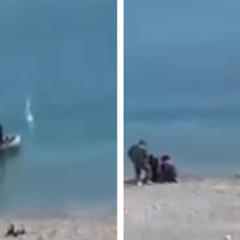 Dos momentos del vídeo grabado por un ciudadano marroquí en el que se aprecia cómo los agentes tiran piedras a la embarcación y después detienen a dos de sus ocupantes.