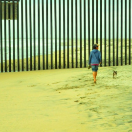 Valla de Tijuana, que marca la frontera entre Estados Unidos y México en la playa. JUAN CARLOS BULAS OSORIO