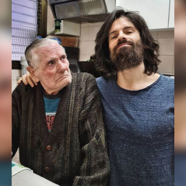 Octavi Pujades se deja melena y barbas ante el asombro de su padre