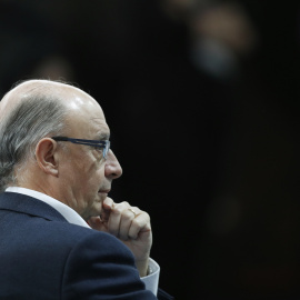 El ministro de Hacienda, Cristóbal Montoro, en la segunda jornada del XVIII Congreso del Partido Popular en la Caja Mágica, en Madrid. EFE/Javier Lizón