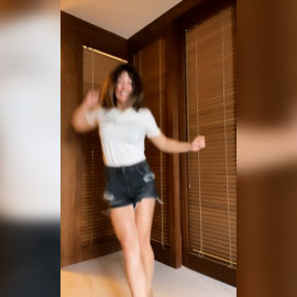 El baile de Nagore Robles para celebrar sus vacaciones en Canarias