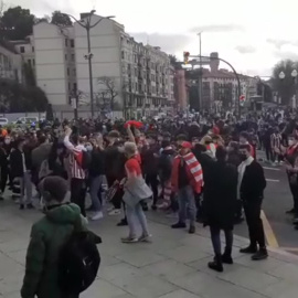 Aficionados del Athletic celebran el título en la Supercopa
