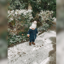 Ana Boyer comparte la primera vez de su hijo Miguel en la nieve