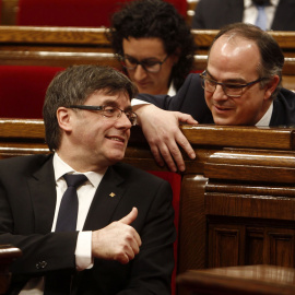 El presidente de la Generalitat, Carles Puigdemont, durante la sesión de control en el Parlament. EFE/Marta Pérez