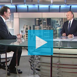 El presidente del Gobierno, Mariano Rajoy, durante su entrevista con Pedro Piqueras. (TELECINCO)