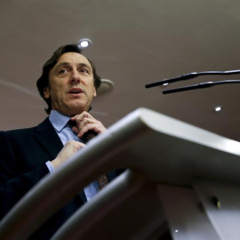 El portavoz del PP, Rafael Hernando, durante la rueda de prensa posterior a la Junta de Portavoces celebrada hoy en el Congreso de los Diputados. EFE/Mariscal