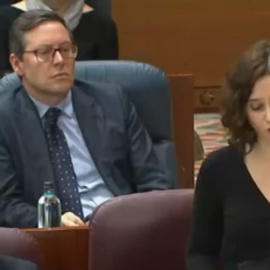 Ni contigo, ni sin ti: Ayuso, ambigua ante la censura parental de Vox