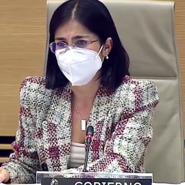 Carolina Darias recibe los dardos destinados a Salvador Illa