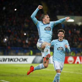 Iago Aspas (i) de Celta de Vigo celebra su gol ante Shakhtar Donetsk. /EFE