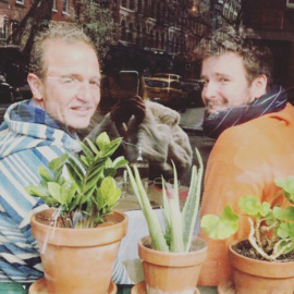 Alessandro Lequio recuerda a su hijo Aless con una fotografía en Nueva York