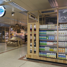 El Corte Inglés abre en Valencia 'La Biosfera' de productos ecológicos en el supermecado.