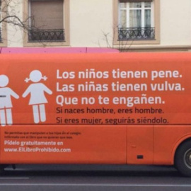 El “autobús del odio” de los ultras de Hazte Oír campa a sus anchas por España