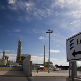 Entrada de la planta de Ercros en Almussafes (Valencia).