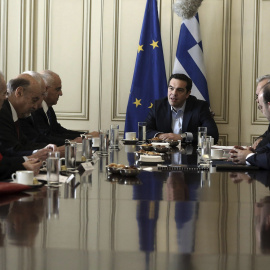 El primer ministro de Grecia, Alexis Tsipras.en una reunión con  la Asociación de la Banca Helena, en la sede de Gobierno, la Masión Maximos, en Atenas (Grecia), el día en que se retoman las negociaciones para la segunda revisión del progra
