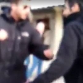 Imagen de un momento de la agresión que denuncian los activistas de '¿Serás su voz?'. Serás su voz