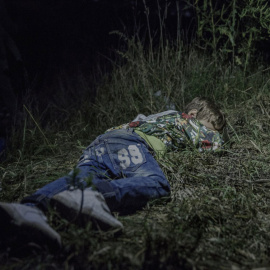 El reportero sueco Magnus Wennmann se dedicó en los últimos tiempos a retratar dónde duermen los niños refugiados. Aquí podéis ver alguno de sus trabajos: