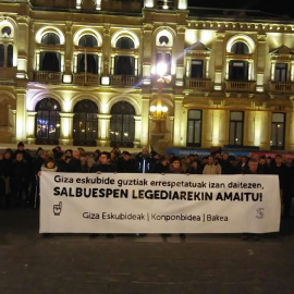 Manifestación que pide que Izar se quede con su madre