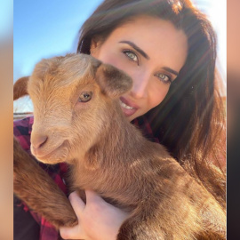 Pilar Rubio disfruta de un día en la granja rodeada de animales