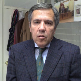 Javier Santos avanza al demostrar que es hijo de Julio Iglesias