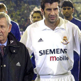 Raymond Kopa, a la izquierda, junto a Figo y Di Stéfano en una imagen de archivo. | EFE