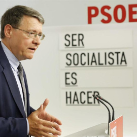 El exministro Jordi Sevilla, en una rueda de prensa en la sede del PSOE.