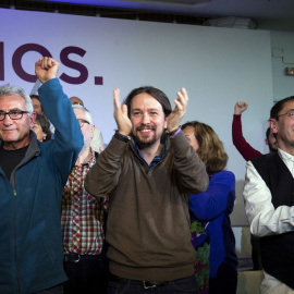 El secretario general de Podemos, Pablo Iglesias, el politólogo Juan Carlos Monedero y el diputado de Unidos Podemos Diego Cañamero, durante el acto de presentación de la propuesta 'Podemos para todas'. EFE