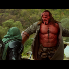 Hellboy, a lomos de un dragón de fuego en su tráiler final