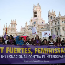 Un momento de la manifestación con motivo del Día Internacional de la Mujer en Madrid. EFE/Mariscal