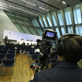 La sala de prensa del BCE durante la rueda de prensa mensual de su presidente, Mario Draghi, tras la reunión del Consejo de Gobierno. REUTERS/Kai Pfaffenbach