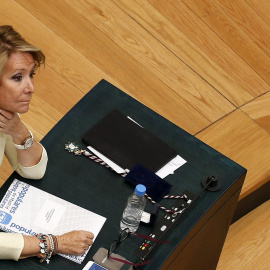 La portavoz del PP en el Ayuntamiento de Madrid, Esperanza Aguirre, en su escaño del Consistorio. Archivo REUTERS/Andrea Comas