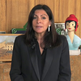 La alcaldesa de París, Anne Hidalgo, en su video de apoyo a Pedro Sánchez.