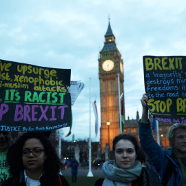 Manifestantes contra el Brexit en Londres este lunes. REUTERS/Neil Hall