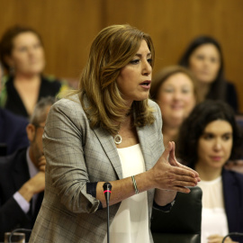 Susana Díaz, presidenta de la Junta de Andalucía, responde a una pregunta formulada durante la sesión de control. Parlamento de Andalucía