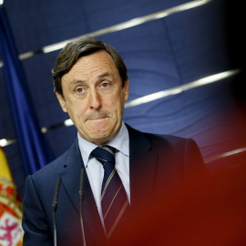 El portavoz del PP en el Congreso de los Diputados, Rafael Hernando, durante la rueda de prensa que ha ofrecido al finalizar la reunión de la Junta de Portavoces en la Cámara Baja. EFE/Mariscal