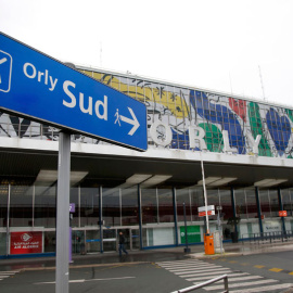 Imagen de una de las entradas al aeropuerto de Orly. | REUTERS