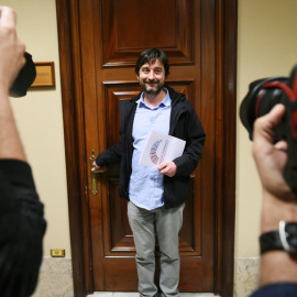 El responsable de Sociedad Civil de Podemos, Rafael Mayoral, ha registrado en el Congreso una petición de comparecencia del ministro del Interior, Juan Ignacio Zoido, ante la Comisión de Interior para que aclare si la llamada "brigada polít