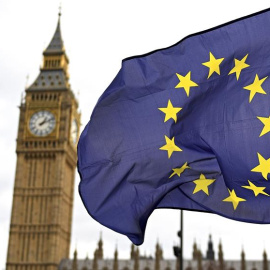 La bandera de la UE, ante el Big Ben de Londres. EFE/ANDY RAIN