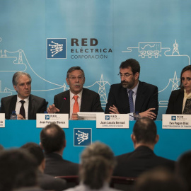El presidente de REE, José Folgado, y el CEO de la empresa, Juan Lasala, en la rueda de prensa previa a la junta de accionistas de la eléctrica.