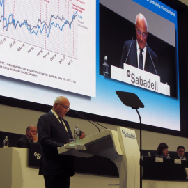 El presidente del Banco Sabadell, Josep Oliu, durante la junta de accionistas. E.P.