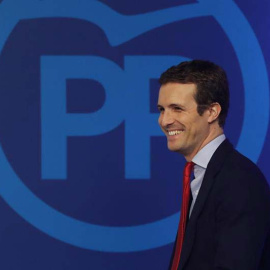 El vicesecretario general del Partido Popular, Pablo Casado, durante la rueda de prensa posterior a la reunión del Comité Ejecutivo nacional del partido consevador. | BALLESTEROS (EFE)