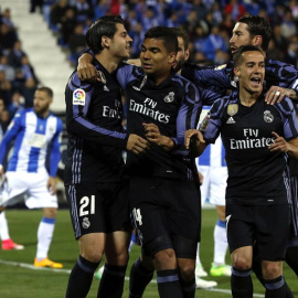 Los jugadores del Real Madrid celebran el cuarto gol del equipo madridista ante el Leganés. - EFE