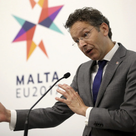 El ministro de Finanzas en funciones holandés y presidente del Eurogrupo, Jeroen Dijsselbloem, en la rueda de prensa tras la reunión informal de ministros de la moneda única en el Palacio del Gran Maestre de La Valeta (Malta). EFE/Domenic A