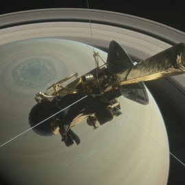 Ilustración cedida sin fechar de la NASA que muestra la nave Cassini que se dispone a adentrarse en la órbita del planeta Saturno y sus anillos interiores. EFE