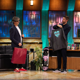  David Broncano entrevistó en 'La Revuelta' a Diego González Rivas, un cirujano torácico que ha operado a personas sin recursos en 136 países. Imagen de X.