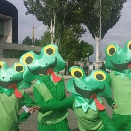 Las Ranas que han recibido a Esperanza Aguirre en la Audiencia Nacional, en su declaraci´n como testigo en el juicio del caso Gürtel. E.P.
