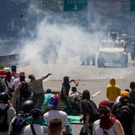 Imagen de los altercados en la manifestación de Caracas. EFE
