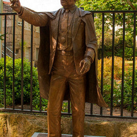 La estatua de Fraga en Cambados. PÚBLICO
