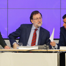La secretaria general del PP, María Dolores de Cospedal; el presidente, Mariano Rajoy; y el coordinador general de la formación, Fernando Martínez-Maillo, en una imagen de archivo. EFE
