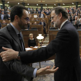Antonio Hernando y Rajoy en el Congreso. EFE