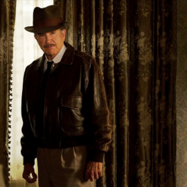 'La excepción de la regla', dirigida por Warren Beatty cuenta cómo una pareja enamorada rompe la primera regla del potentado: prohibido que los trabajadores intimes con sus actrices